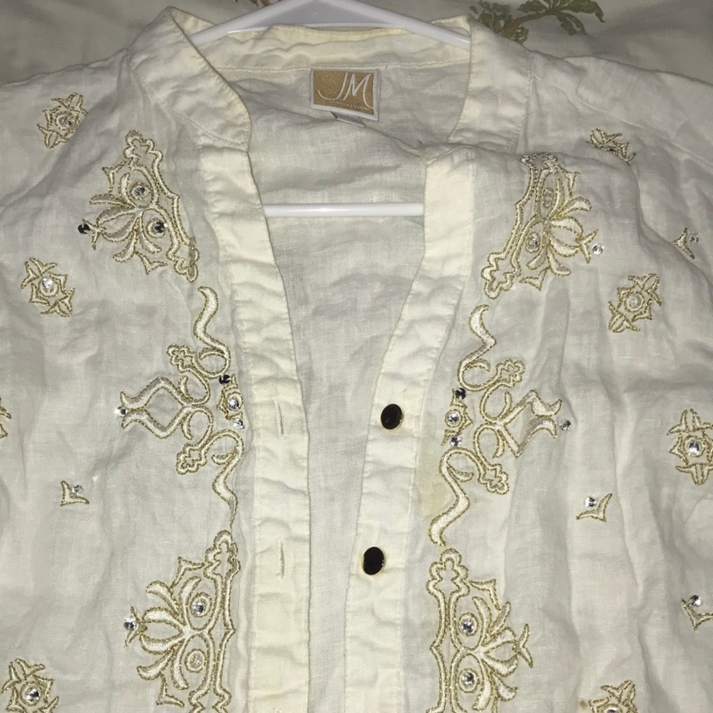 ✨(5 for $20)JM Collection Gold White Buttoned Detailed Top✨